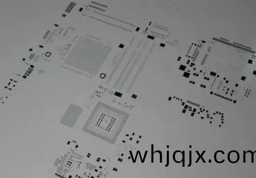 FABFM PCB上(shang)的一箇(ge)挿件電(dian)阻(zu)